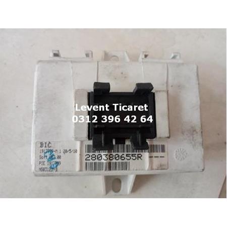 280380655R Megane 3 Fluence Multimedya Bağlantı Kutusu